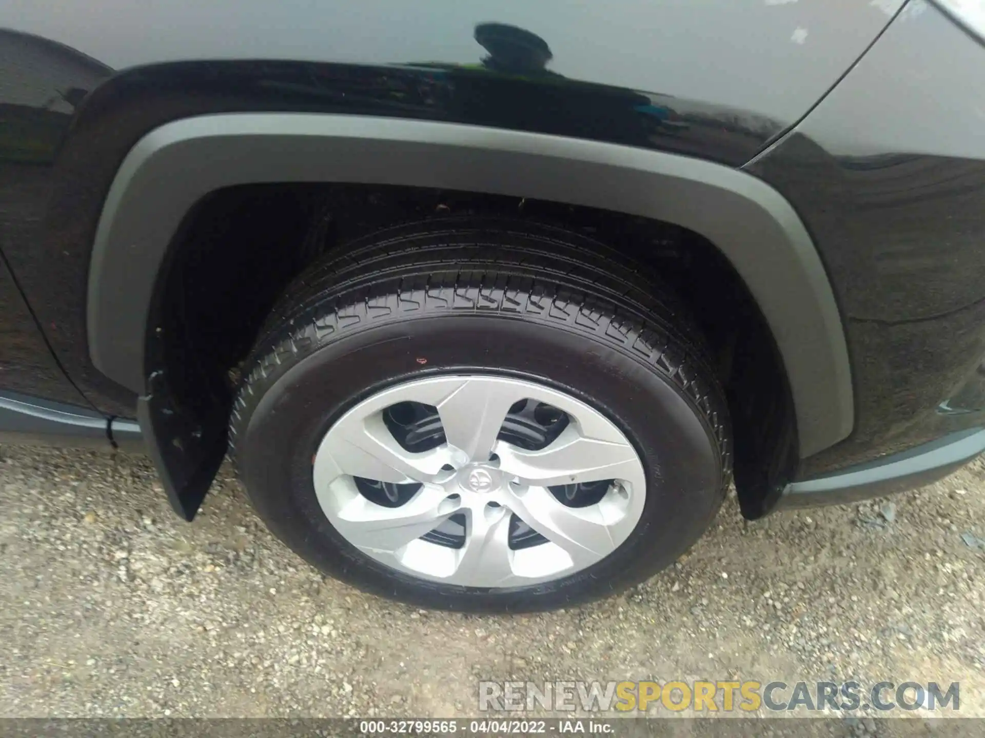 14 Photograph of a damaged car 2T3F1RFV0KC017878 TOYOTA RAV4 2019