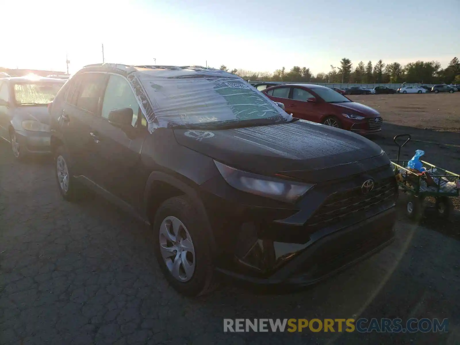 1 Photograph of a damaged car 2T3F1RFV0KC020960 TOYOTA RAV4 2019