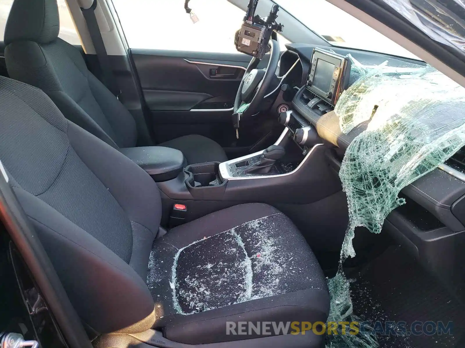 5 Photograph of a damaged car 2T3F1RFV0KC020960 TOYOTA RAV4 2019