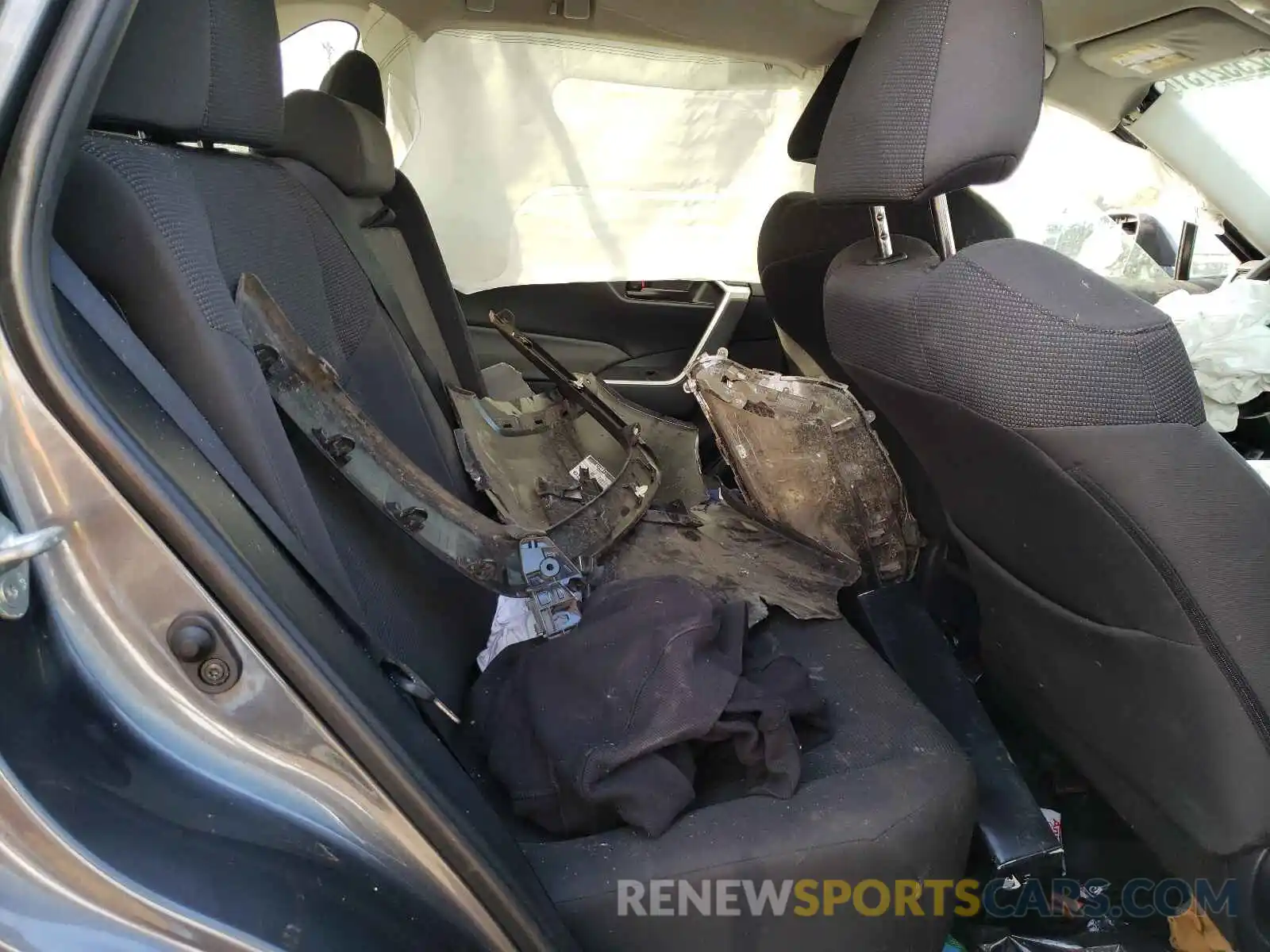 6 Photograph of a damaged car 2T3F1RFV0KC030579 TOYOTA RAV4 2019