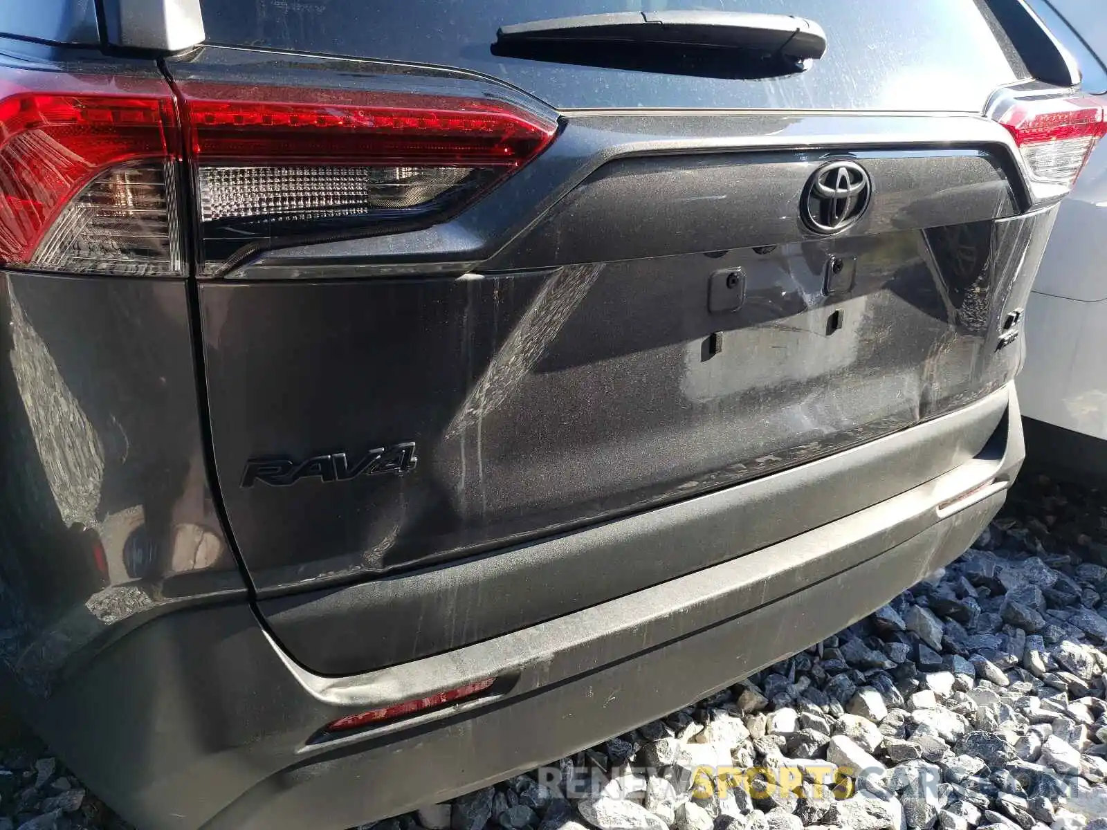 9 Photograph of a damaged car 2T3F1RFV0KC030601 TOYOTA RAV4 2019