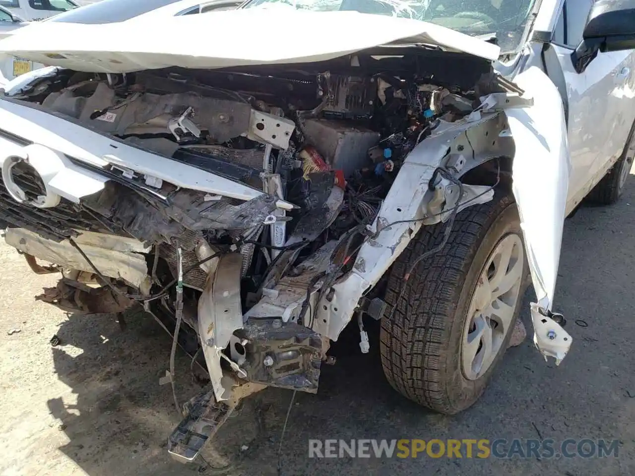 9 Photograph of a damaged car 2T3F1RFV0KC032106 TOYOTA RAV4 2019