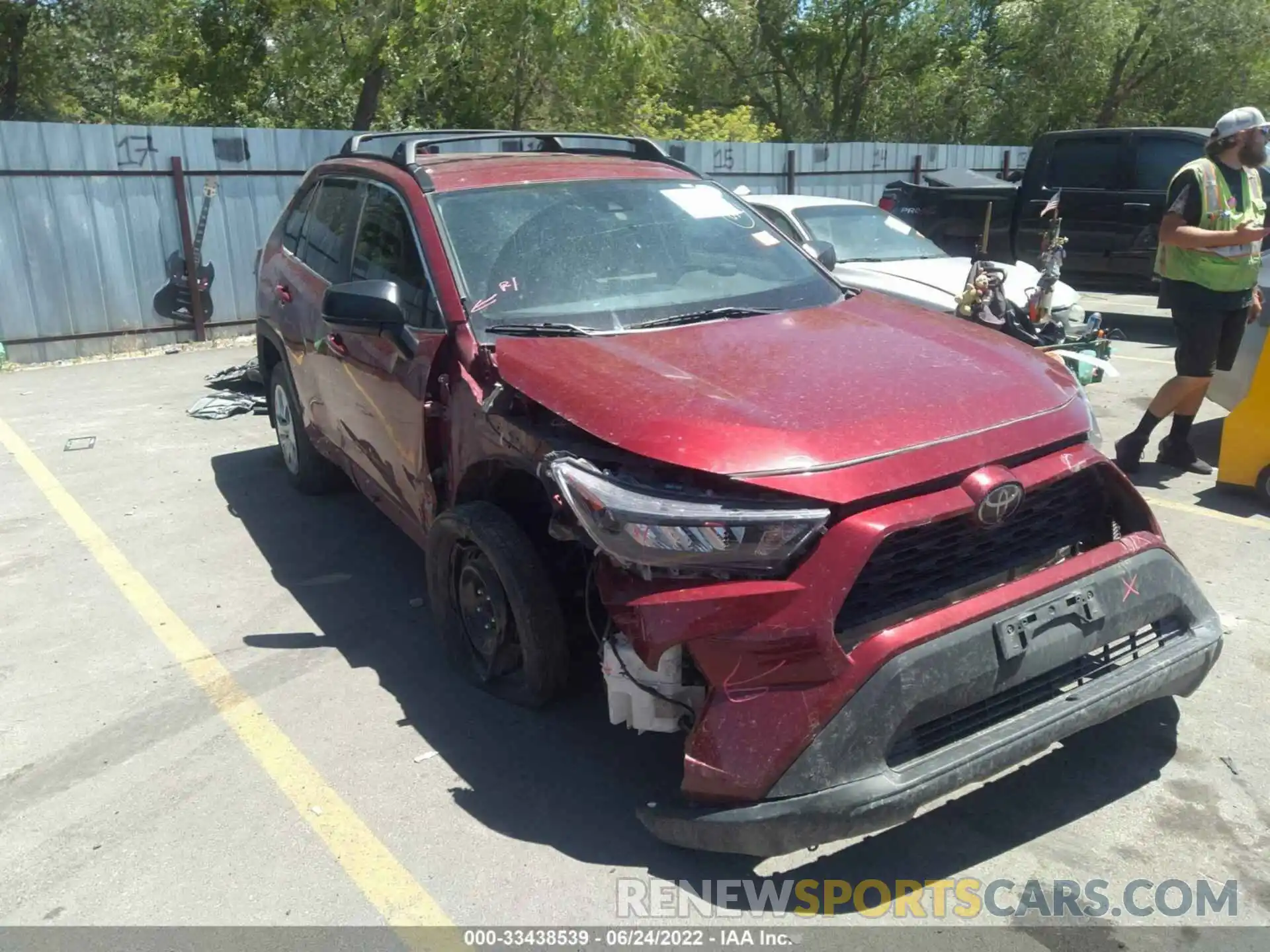 1 Photograph of a damaged car 2T3F1RFV0KW004627 TOYOTA RAV4 2019