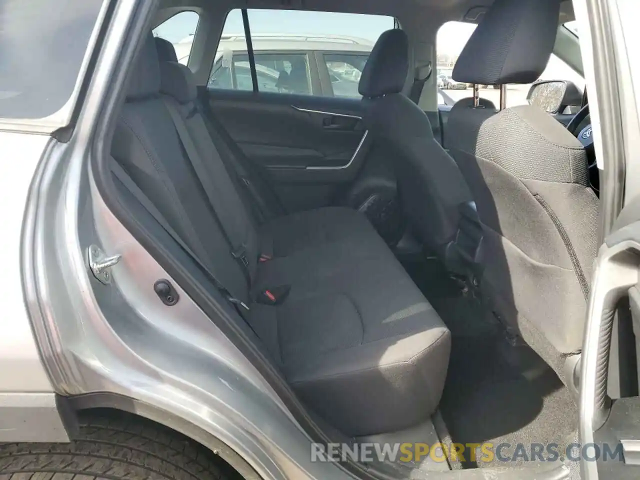 11 Photograph of a damaged car 2T3F1RFV0KW006541 TOYOTA RAV4 2019