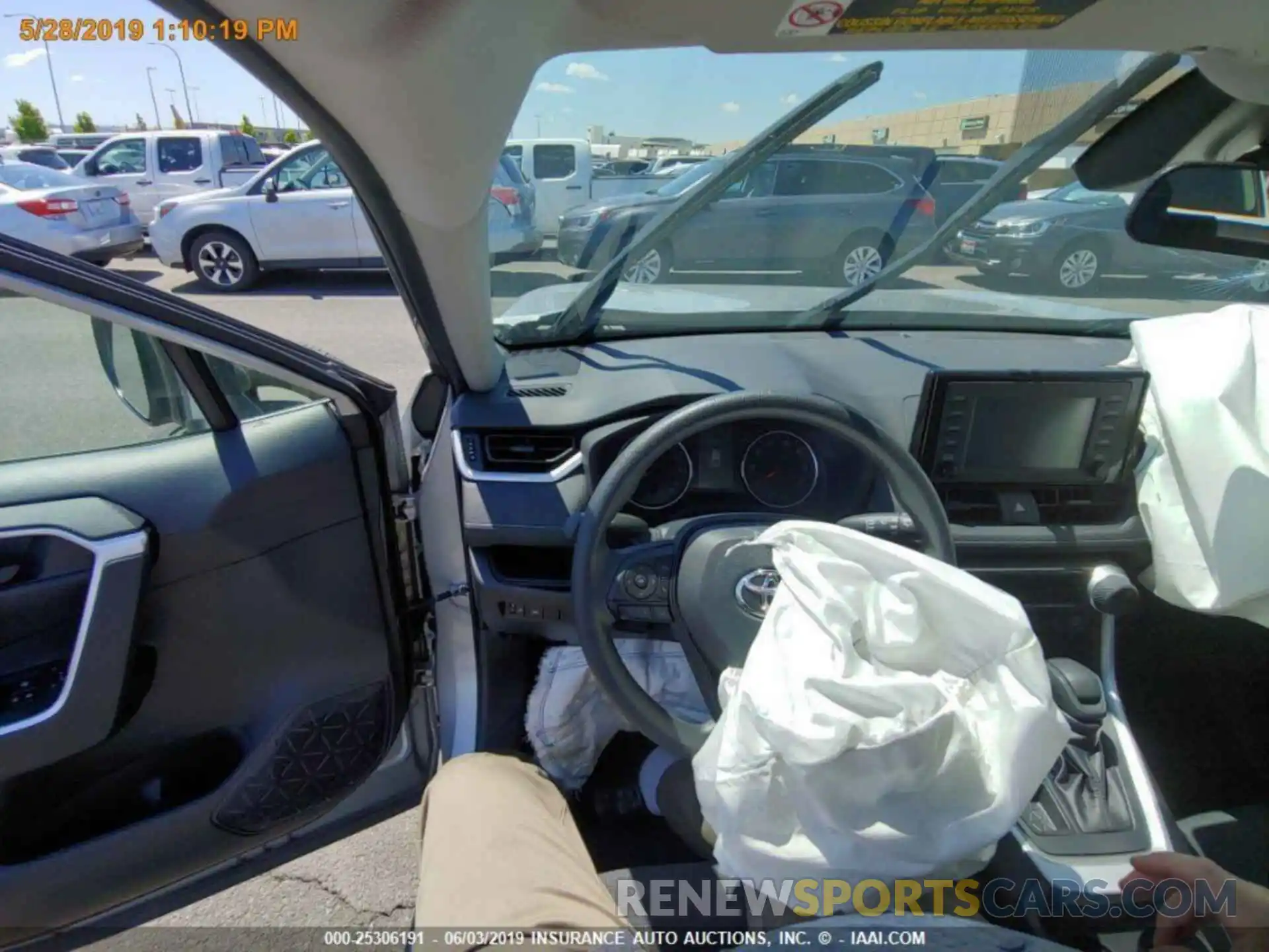 15 Photograph of a damaged car 2T3F1RFV0KW007186 TOYOTA RAV4 2019