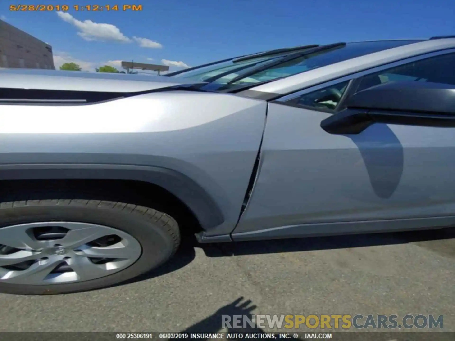 16 Photograph of a damaged car 2T3F1RFV0KW007186 TOYOTA RAV4 2019