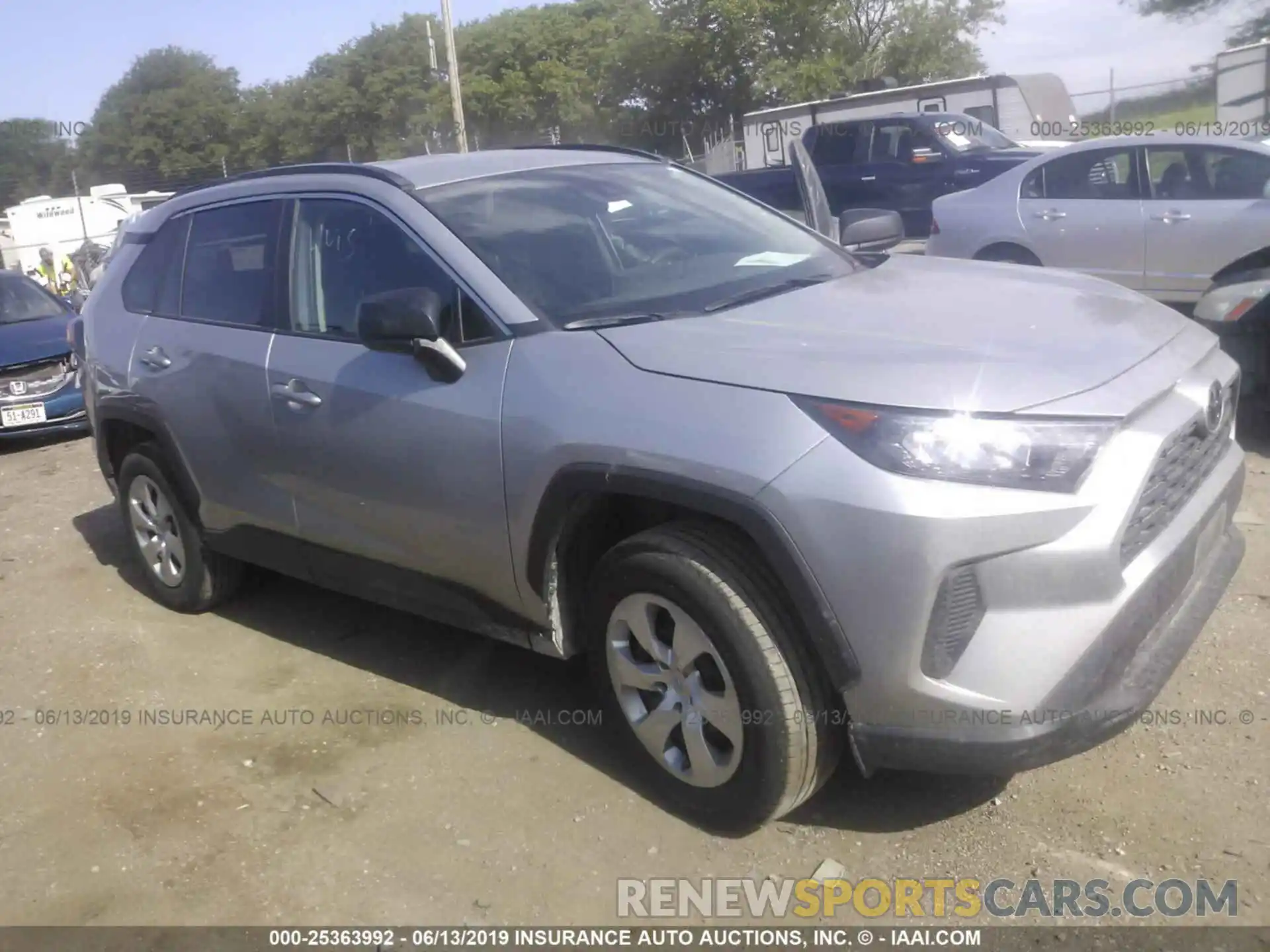 1 Photograph of a damaged car 2T3F1RFV0KW016681 TOYOTA RAV4 2019