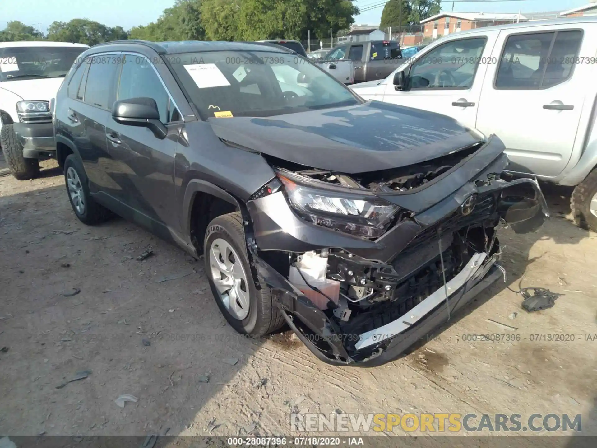 1 Photograph of a damaged car 2T3F1RFV0KW043816 TOYOTA RAV4 2019