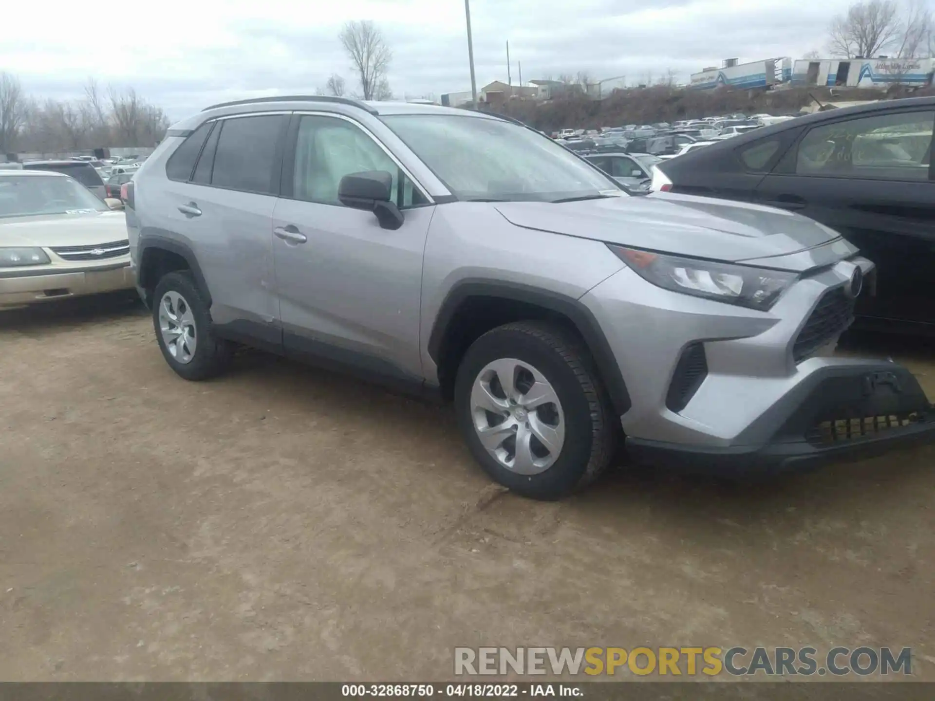 1 Photograph of a damaged car 2T3F1RFV0KW047025 TOYOTA RAV4 2019