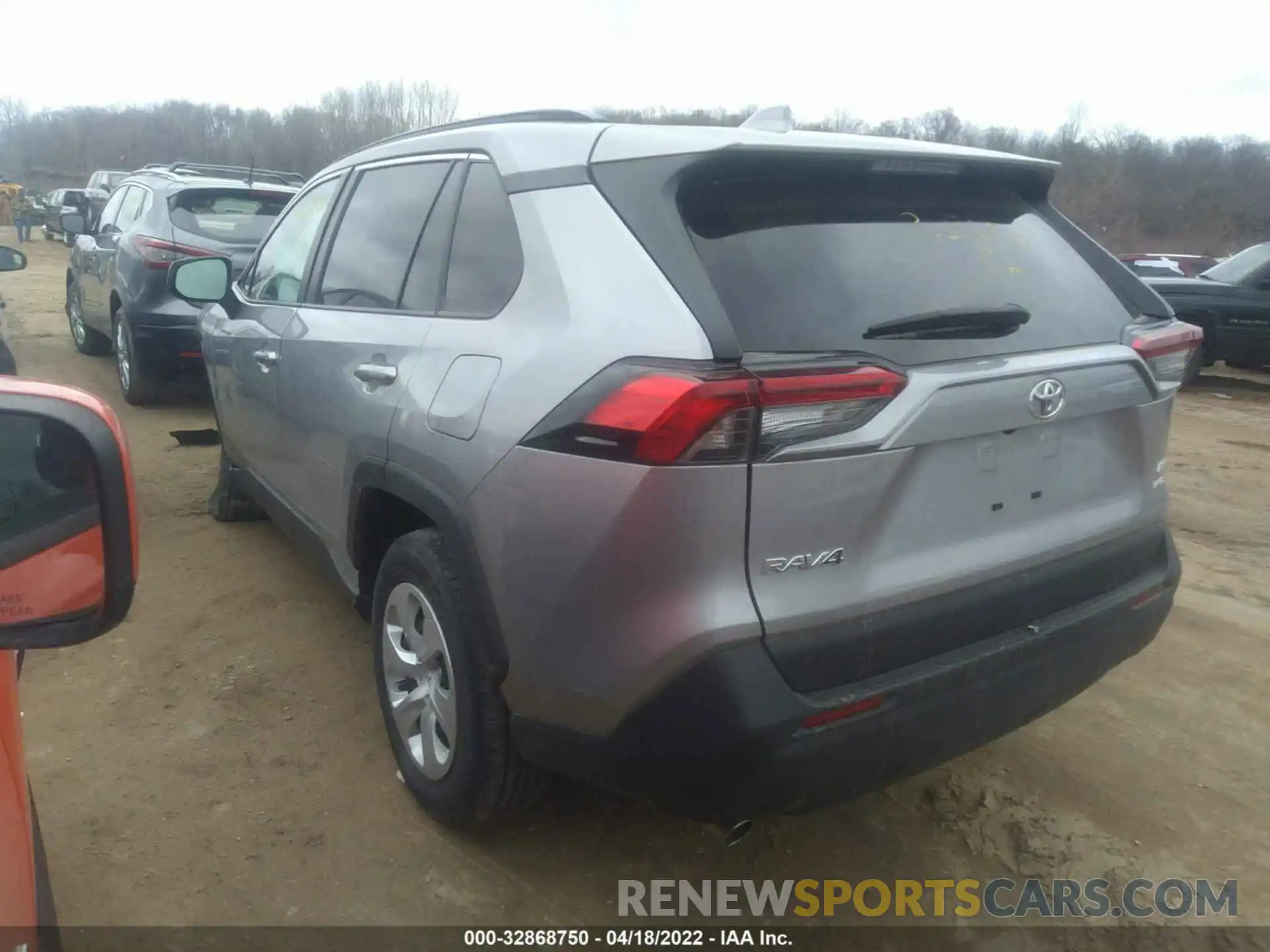 3 Photograph of a damaged car 2T3F1RFV0KW047025 TOYOTA RAV4 2019