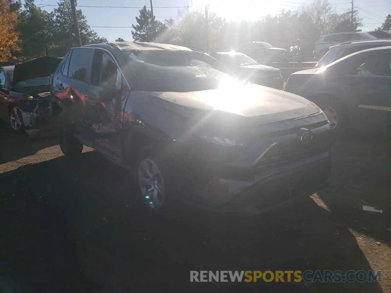 1 Photograph of a damaged car 2T3F1RFV0KW062379 TOYOTA RAV4 2019