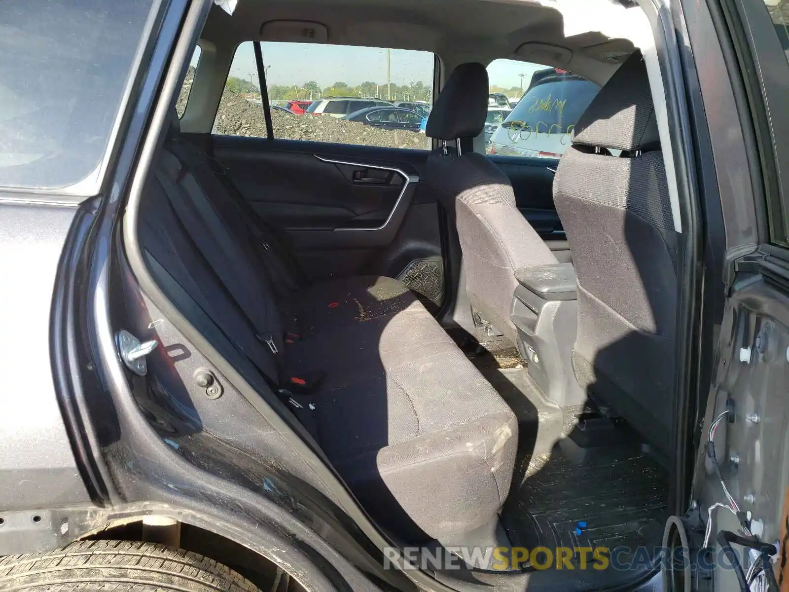 6 Photograph of a damaged car 2T3F1RFV0KW064813 TOYOTA RAV4 2019