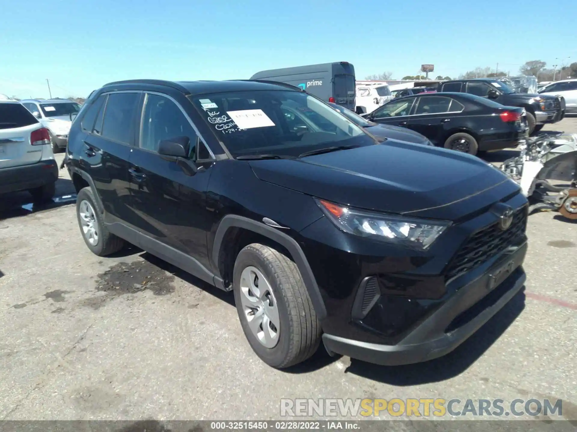 1 Photograph of a damaged car 2T3F1RFV0KW074029 TOYOTA RAV4 2019