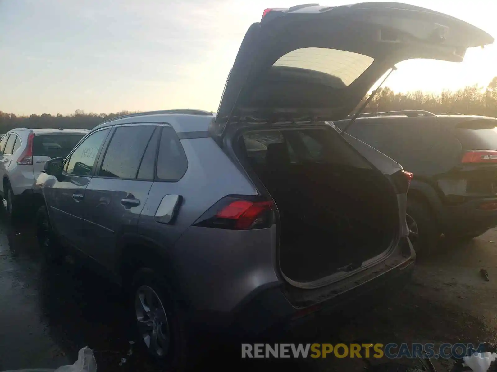 3 Photograph of a damaged car 2T3F1RFV1KC060609 TOYOTA RAV4 2019