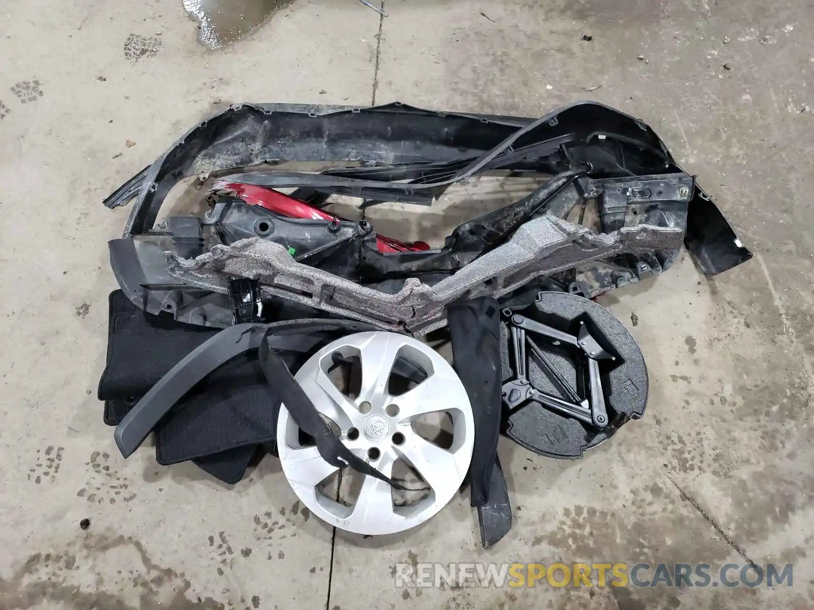 9 Photograph of a damaged car 2T3F1RFV1KW004670 TOYOTA RAV4 2019