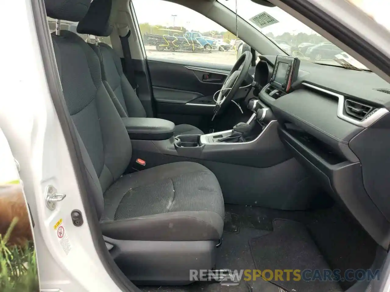 5 Photograph of a damaged car 2T3F1RFV1KW028323 TOYOTA RAV4 2019