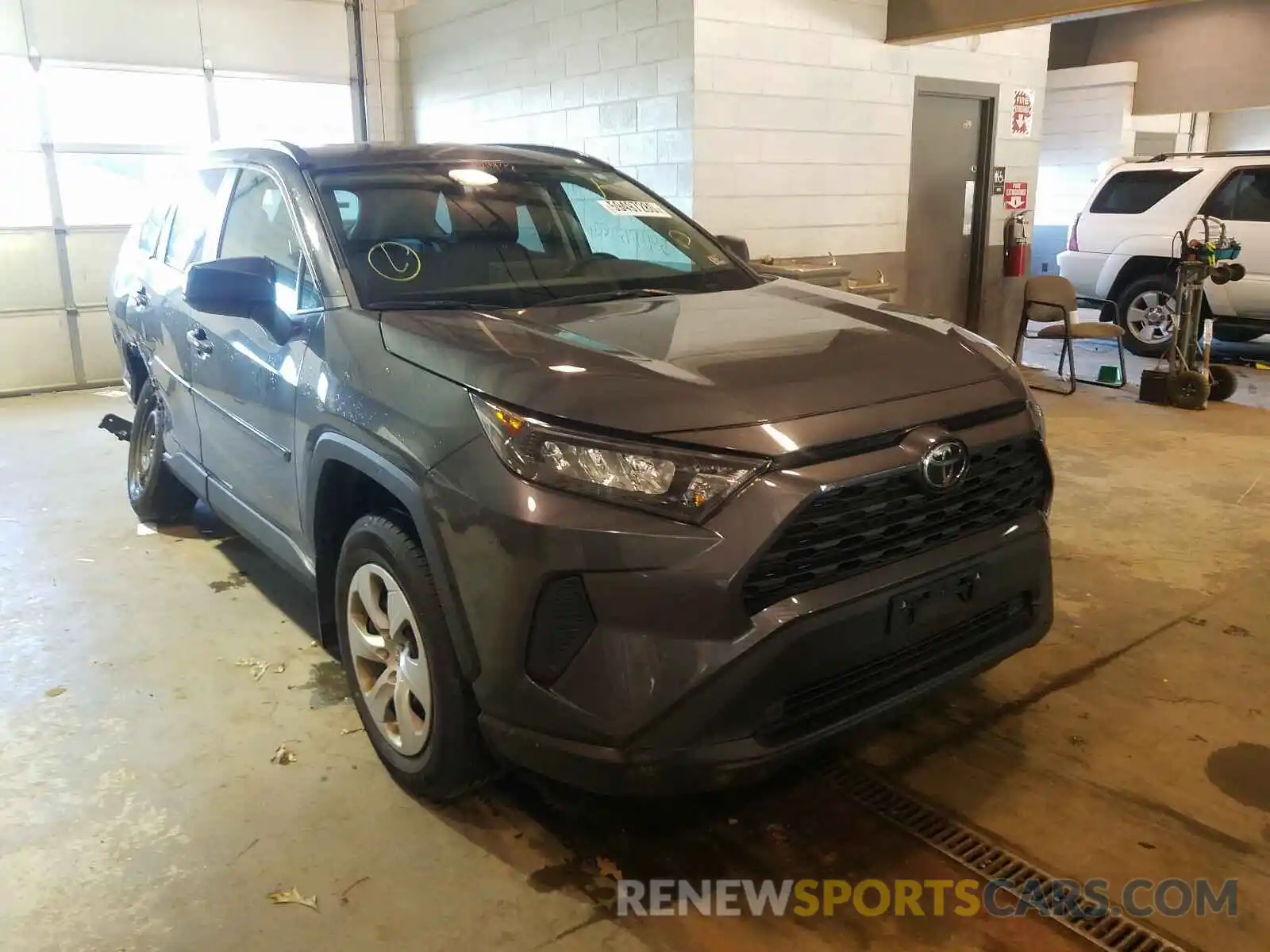 1 Фотография поврежденного автомобиля 2T3F1RFV1KW042108 TOYOTA RAV4 2019