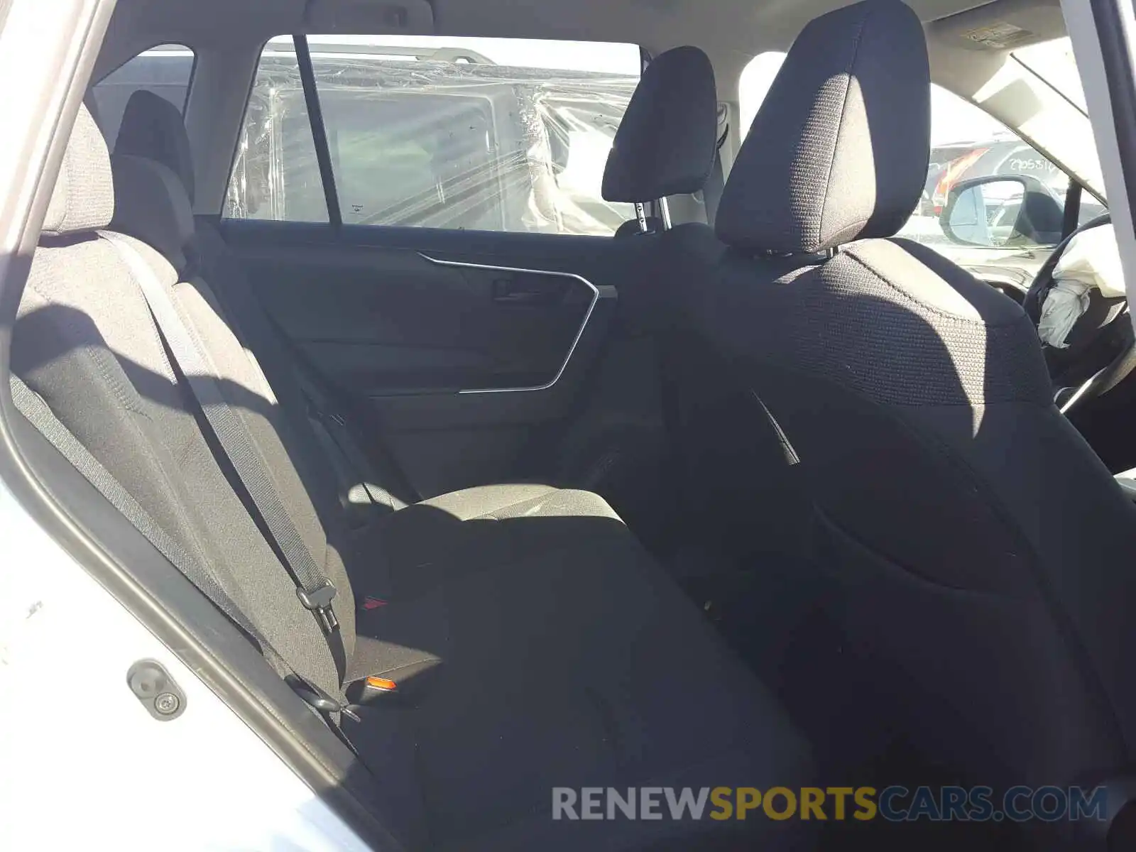 6 Photograph of a damaged car 2T3F1RFV1KW066036 TOYOTA RAV4 2019