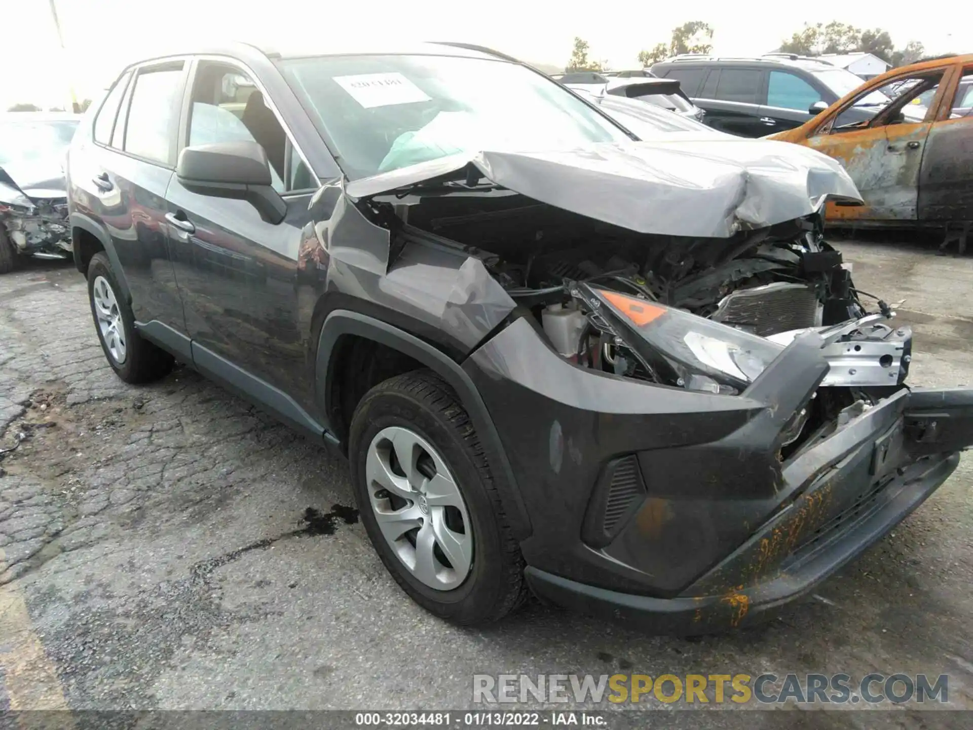 1 Photograph of a damaged car 2T3F1RFV1KW066747 TOYOTA RAV4 2019