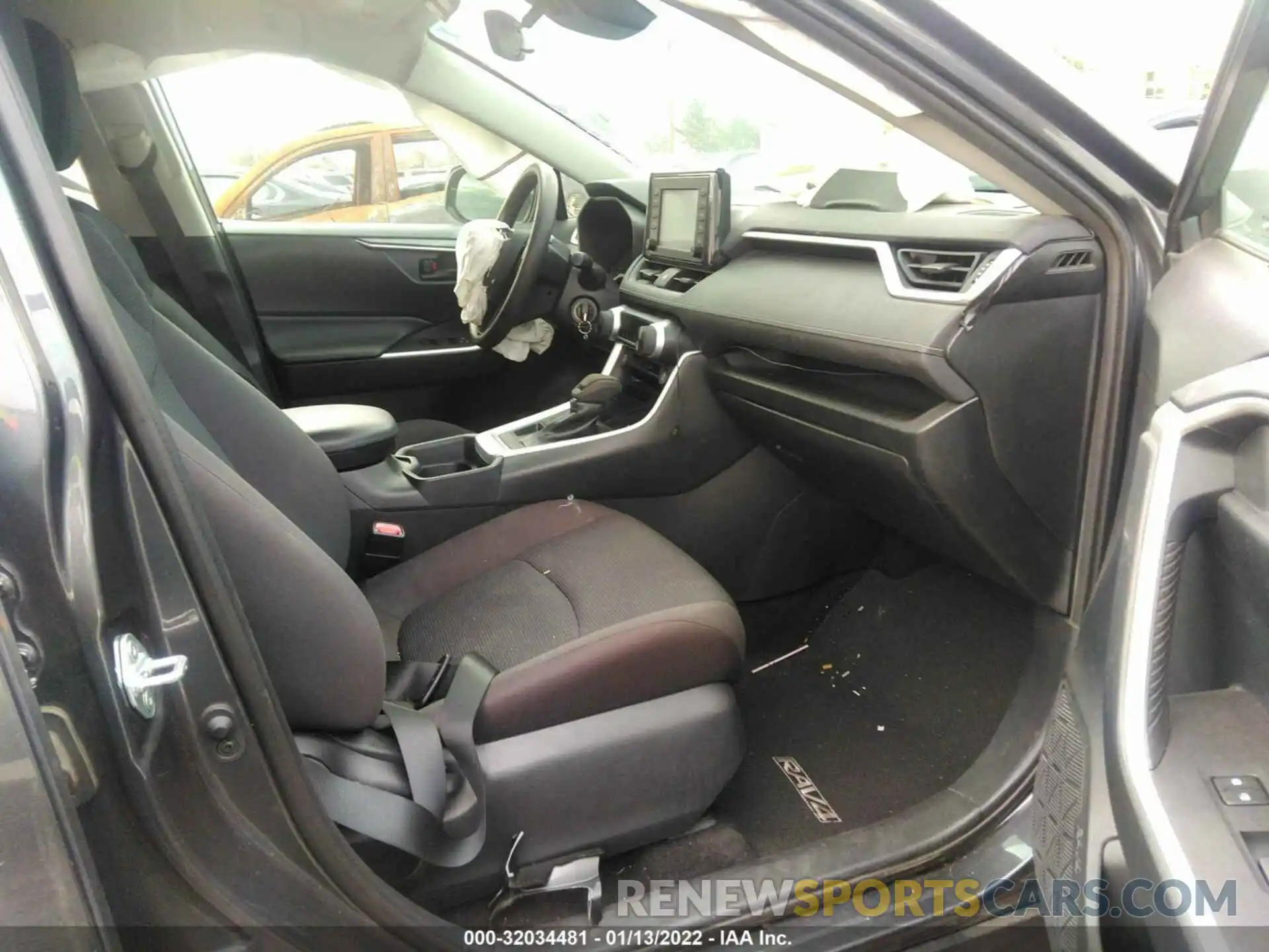 5 Photograph of a damaged car 2T3F1RFV1KW066747 TOYOTA RAV4 2019