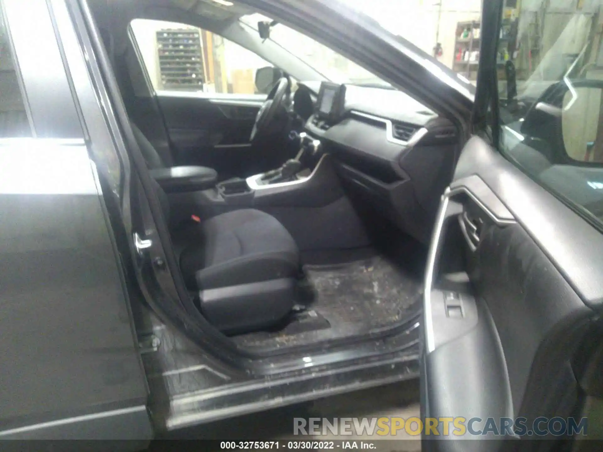 5 Photograph of a damaged car 2T3F1RFV2KC059601 TOYOTA RAV4 2019