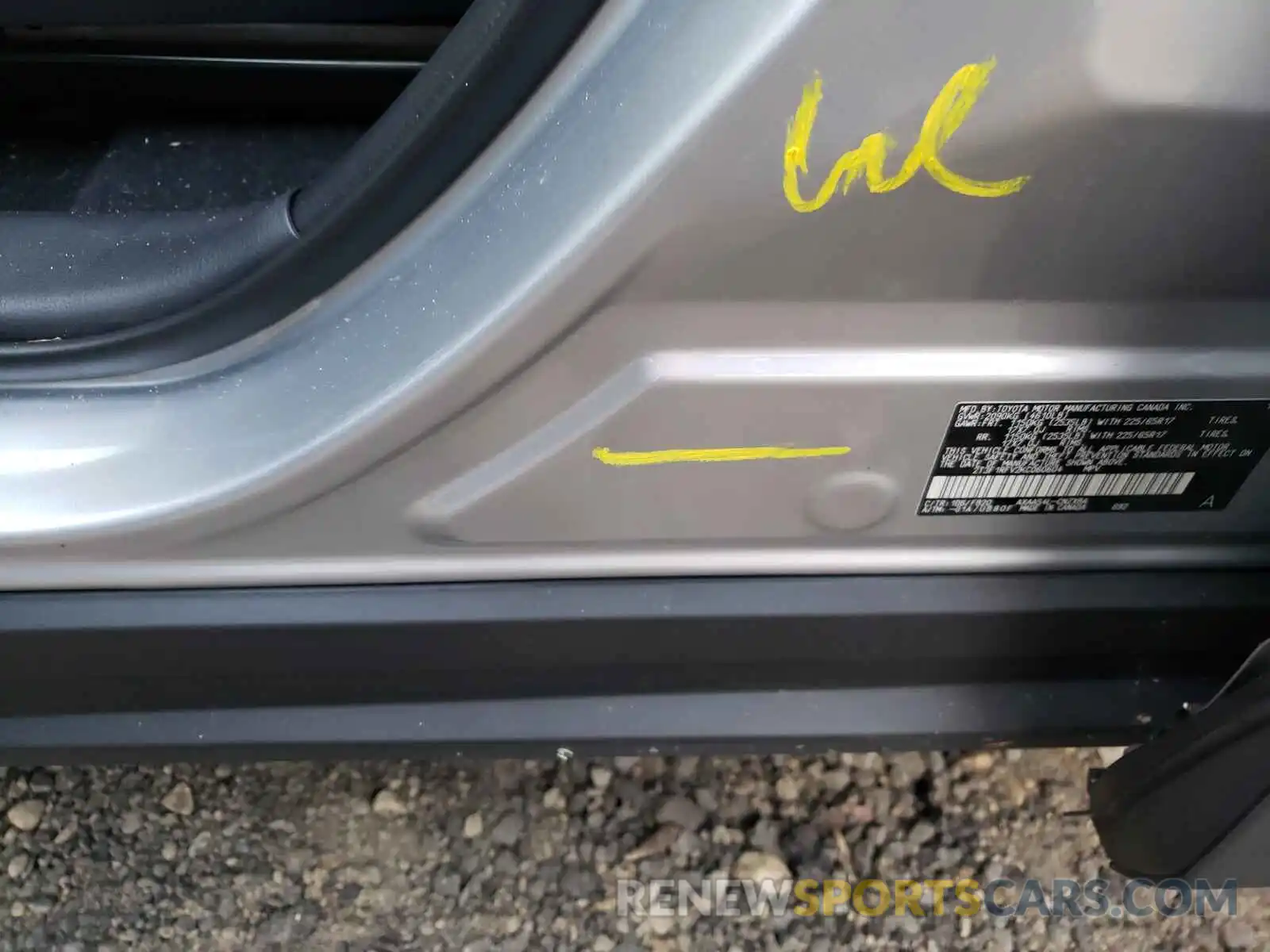 9 Photograph of a damaged car 2T3F1RFV2KC060604 TOYOTA RAV4 2019