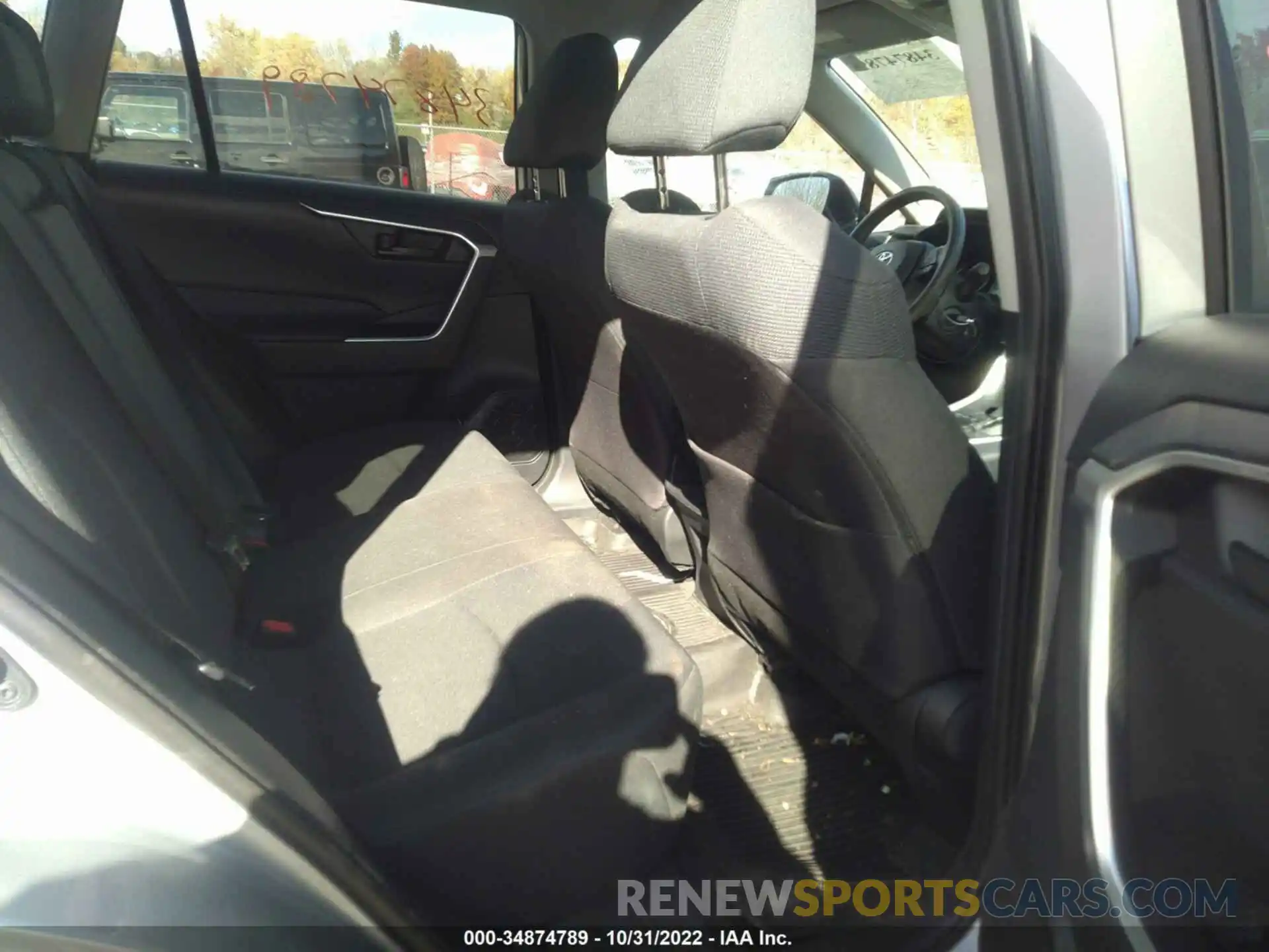 8 Photograph of a damaged car 2T3F1RFV2KW001843 TOYOTA RAV4 2019