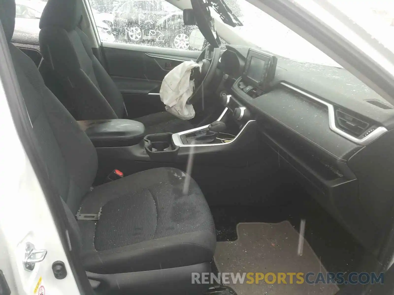 5 Photograph of a damaged car 2T3F1RFV2KW015516 TOYOTA RAV4 2019