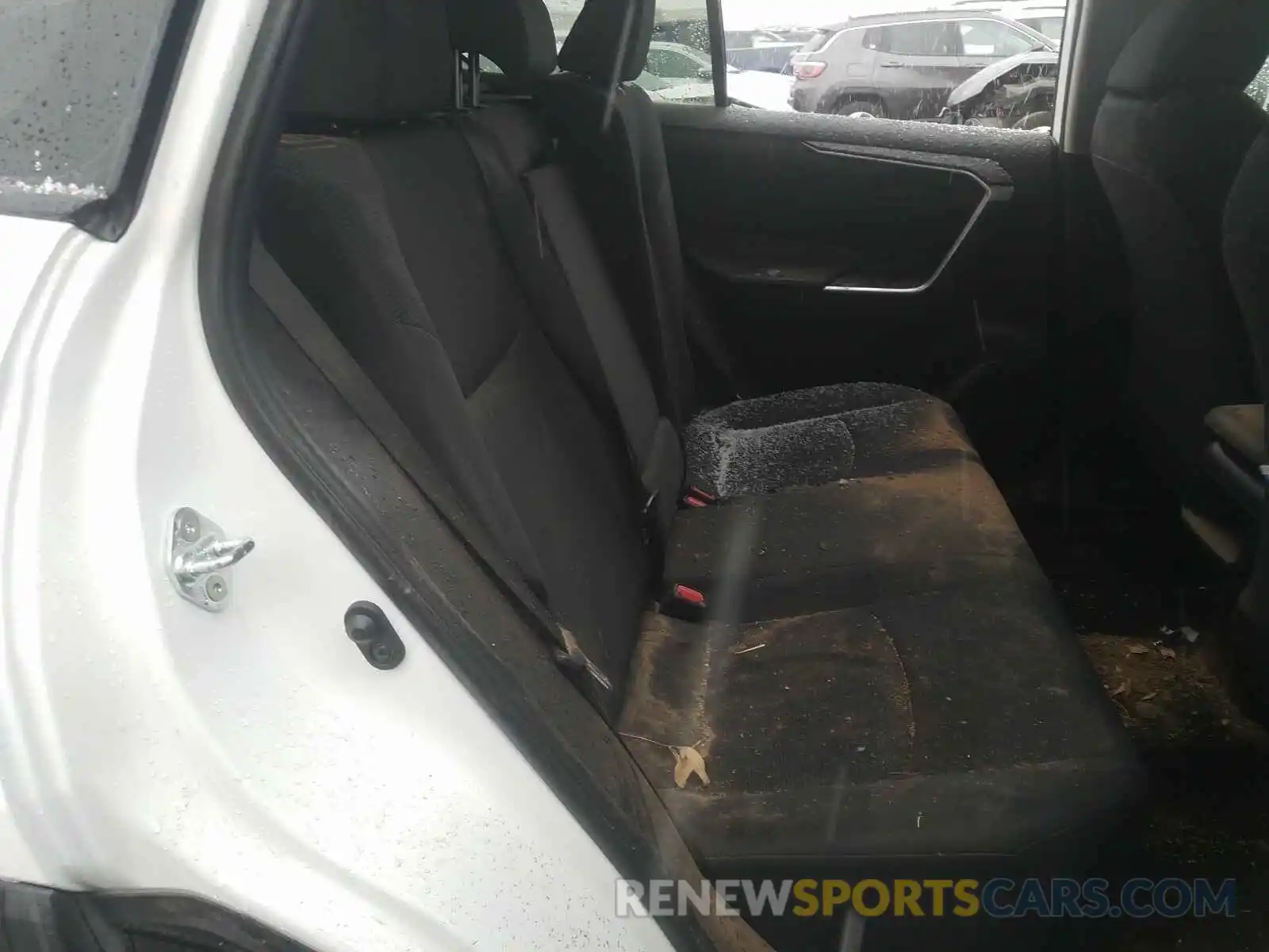 6 Photograph of a damaged car 2T3F1RFV2KW015516 TOYOTA RAV4 2019