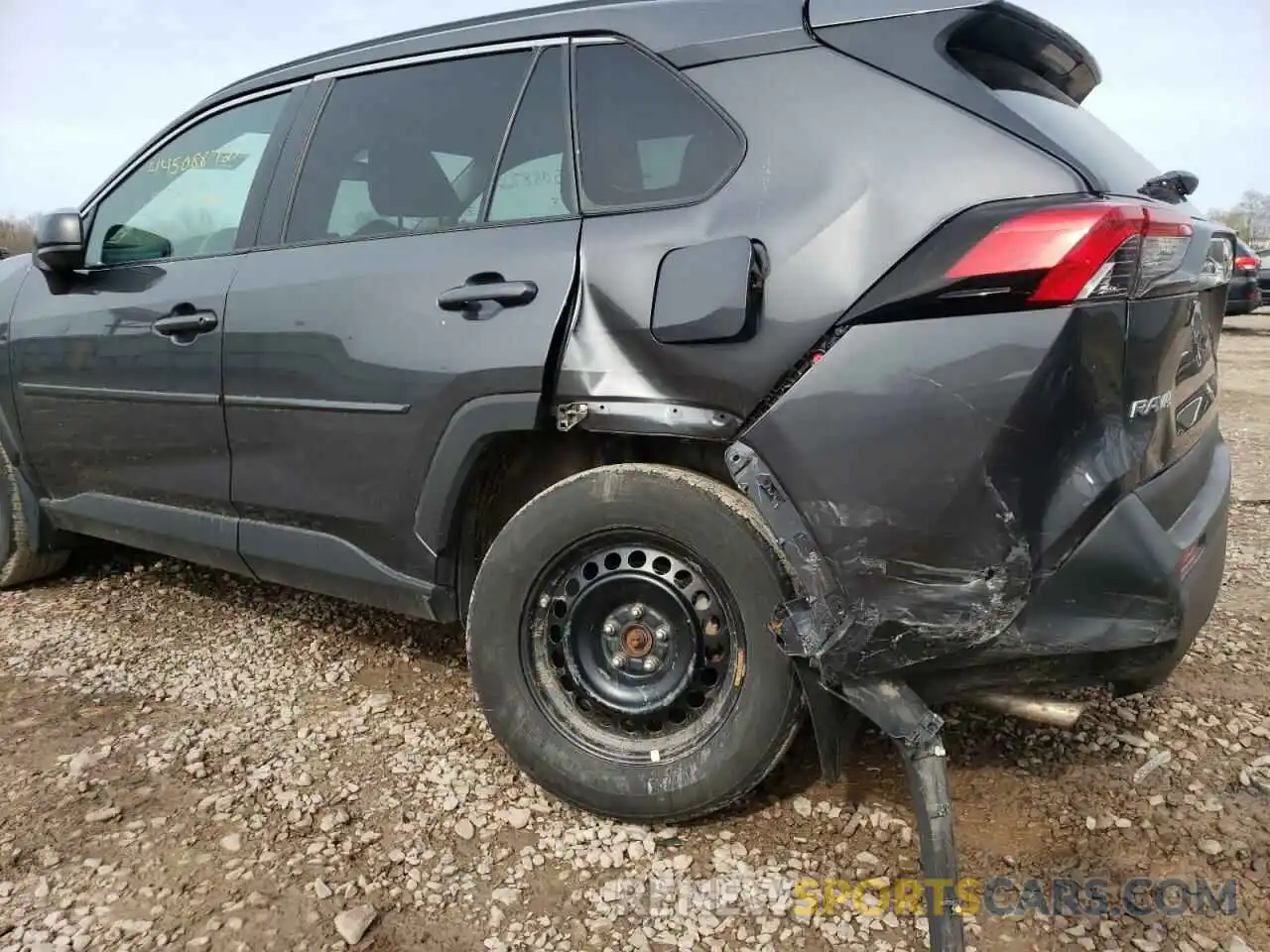 9 Photograph of a damaged car 2T3F1RFV2KW021431 TOYOTA RAV4 2019