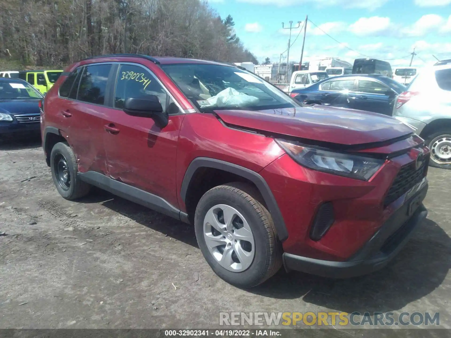 1 Photograph of a damaged car 2T3F1RFV2KW028105 TOYOTA RAV4 2019