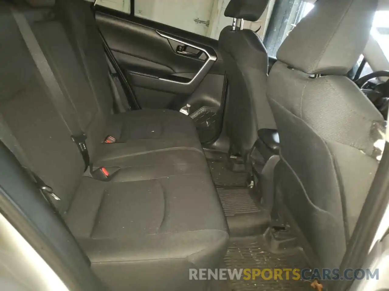 6 Photograph of a damaged car 2T3F1RFV2KW059760 TOYOTA RAV4 2019