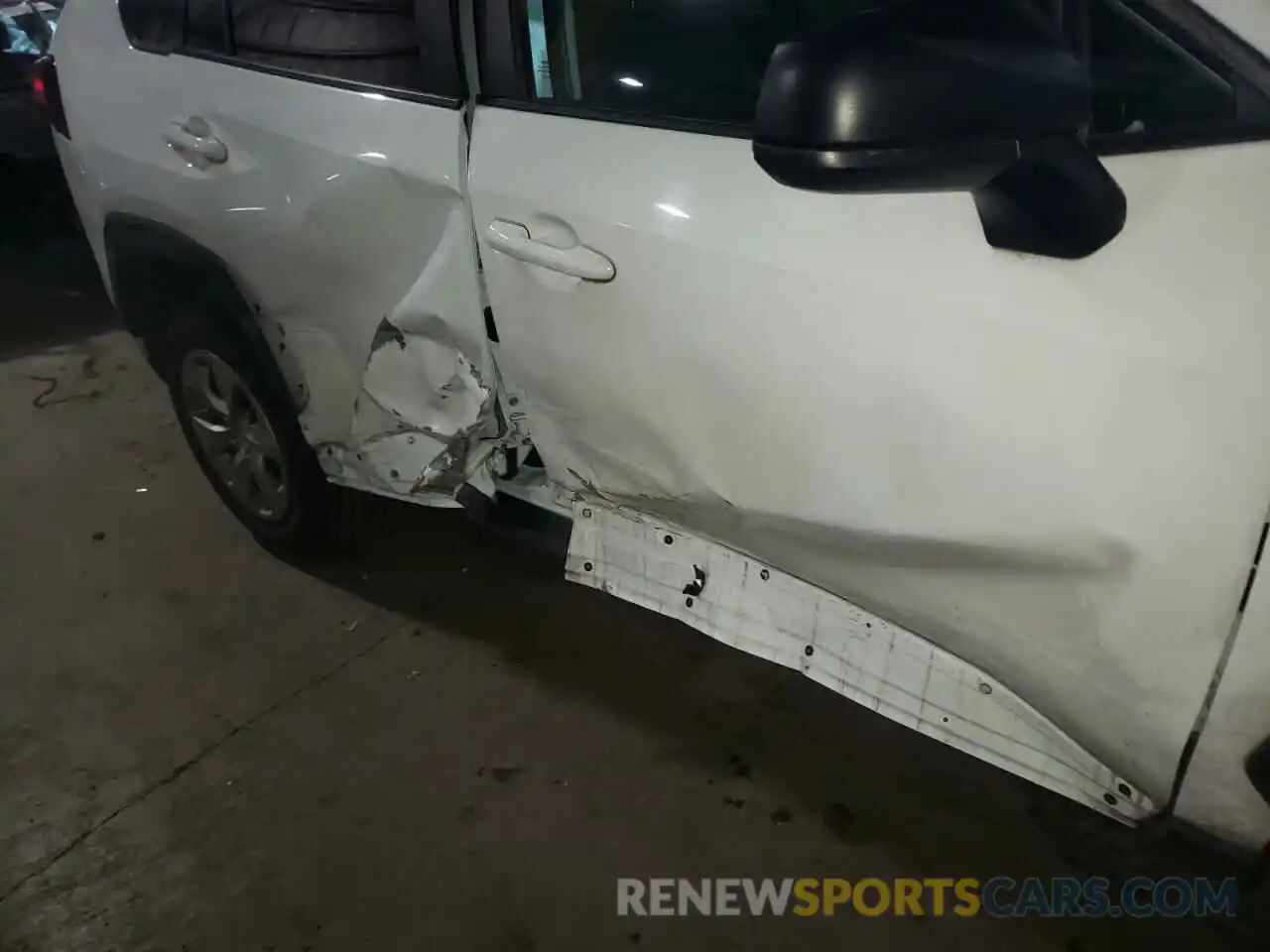 9 Photograph of a damaged car 2T3F1RFV2KW059760 TOYOTA RAV4 2019