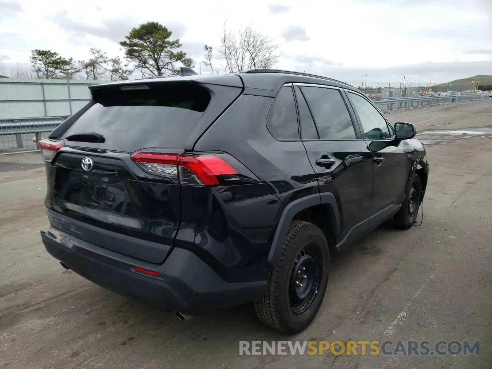 4 Photograph of a damaged car 2T3F1RFV2KW060830 TOYOTA RAV4 2019