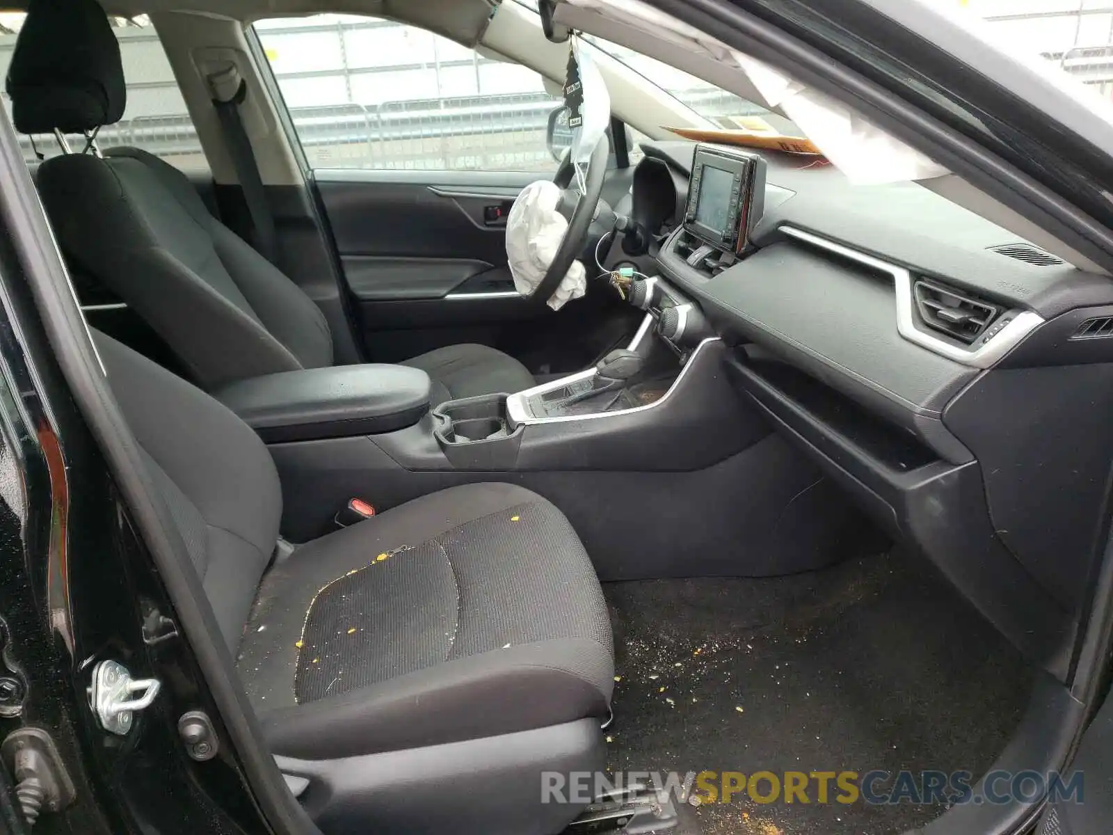 5 Photograph of a damaged car 2T3F1RFV2KW060830 TOYOTA RAV4 2019