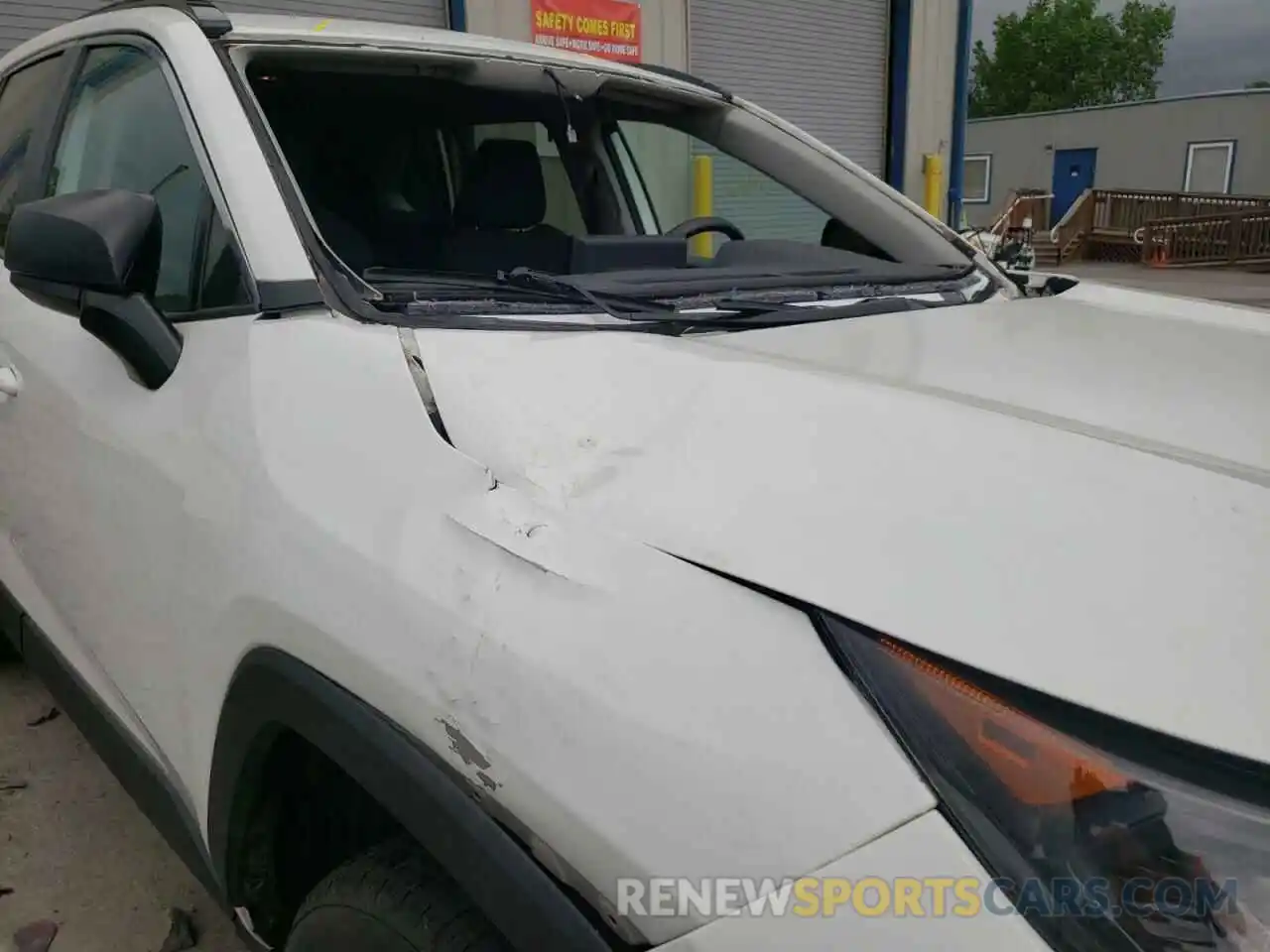 9 Photograph of a damaged car 2T3F1RFV3KC005899 TOYOTA RAV4 2019