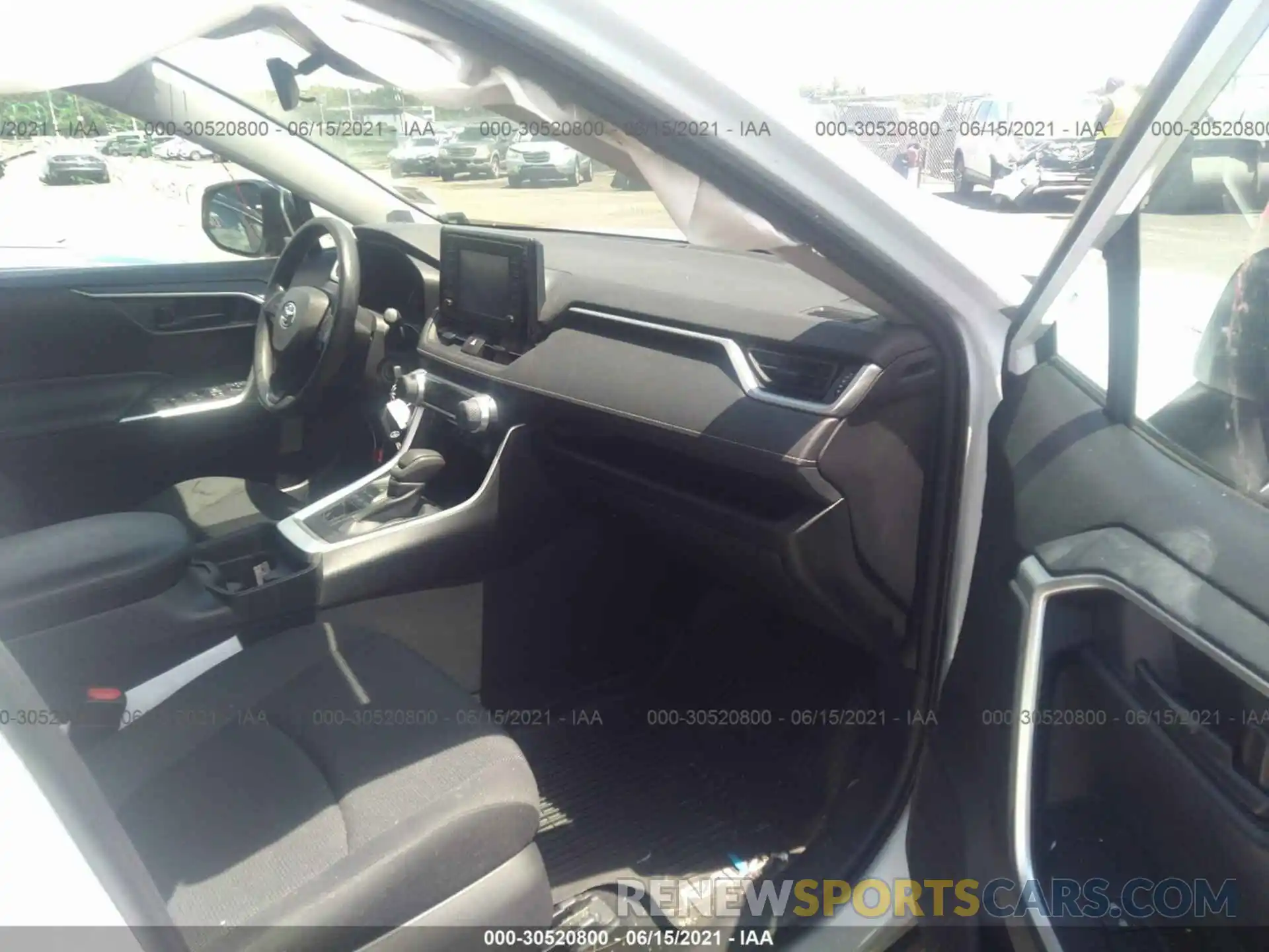 5 Photograph of a damaged car 2T3F1RFV3KW015928 TOYOTA RAV4 2019