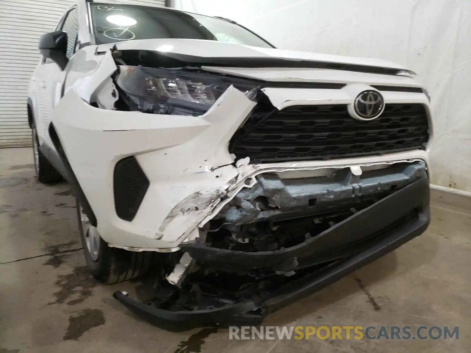 9 Photograph of a damaged car 2T3F1RFV3KW032258 TOYOTA RAV4 2019