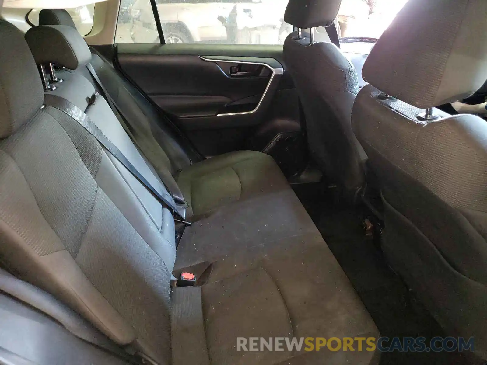 6 Photograph of a damaged car 2T3F1RFV3KW034673 TOYOTA RAV4 2019