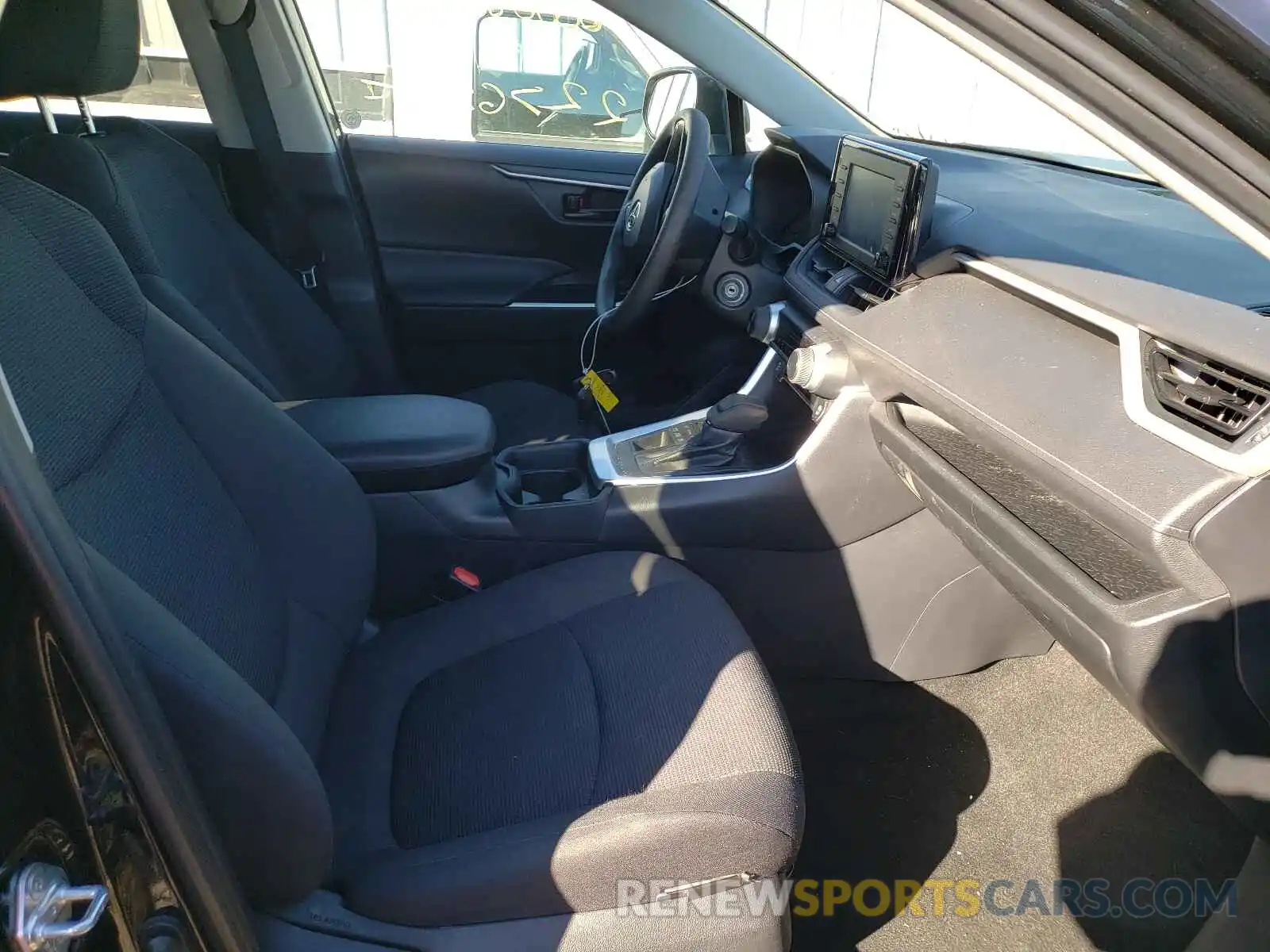 5 Photograph of a damaged car 2T3F1RFV3KW063221 TOYOTA RAV4 2019