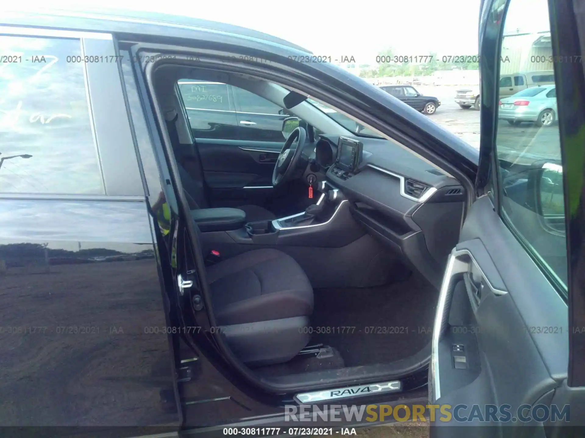 5 Photograph of a damaged car 2T3F1RFV3KW067642 TOYOTA RAV4 2019