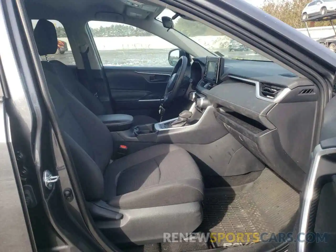 5 Photograph of a damaged car 2T3F1RFV4KC014868 TOYOTA RAV4 2019