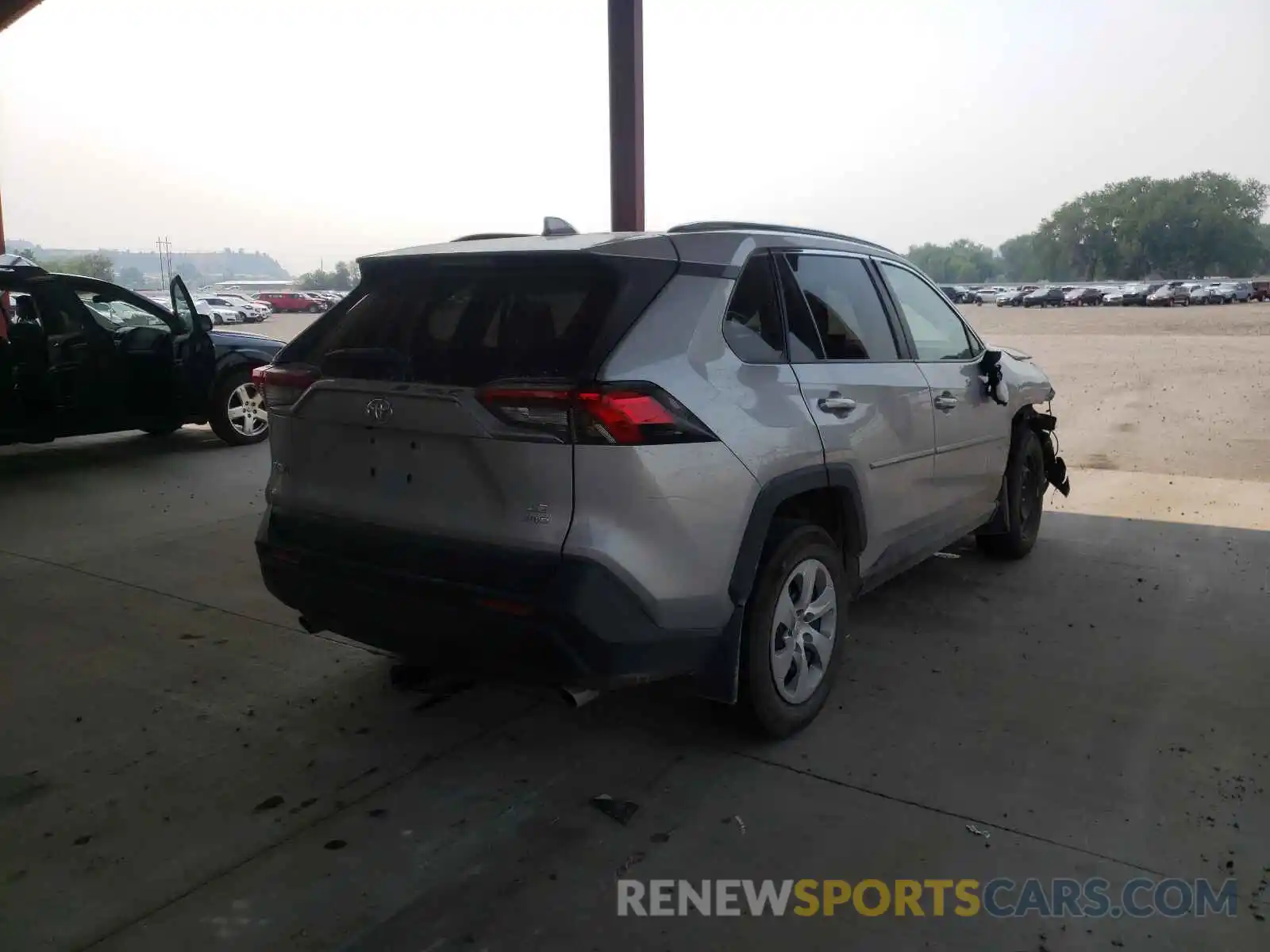 4 Photograph of a damaged car 2T3F1RFV4KW003075 TOYOTA RAV4 2019