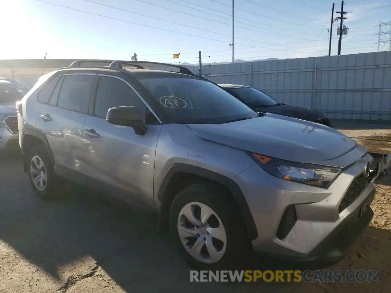 1 Photograph of a damaged car 2T3F1RFV4KW003674 TOYOTA RAV4 2019