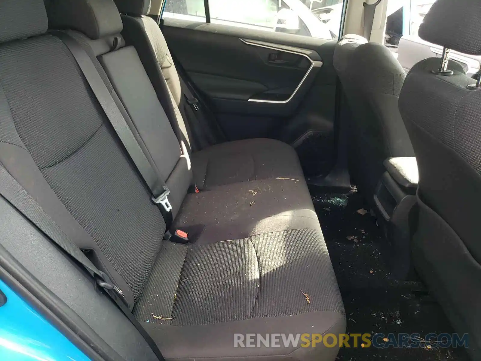 6 Photograph of a damaged car 2T3F1RFV4KW027697 TOYOTA RAV4 2019