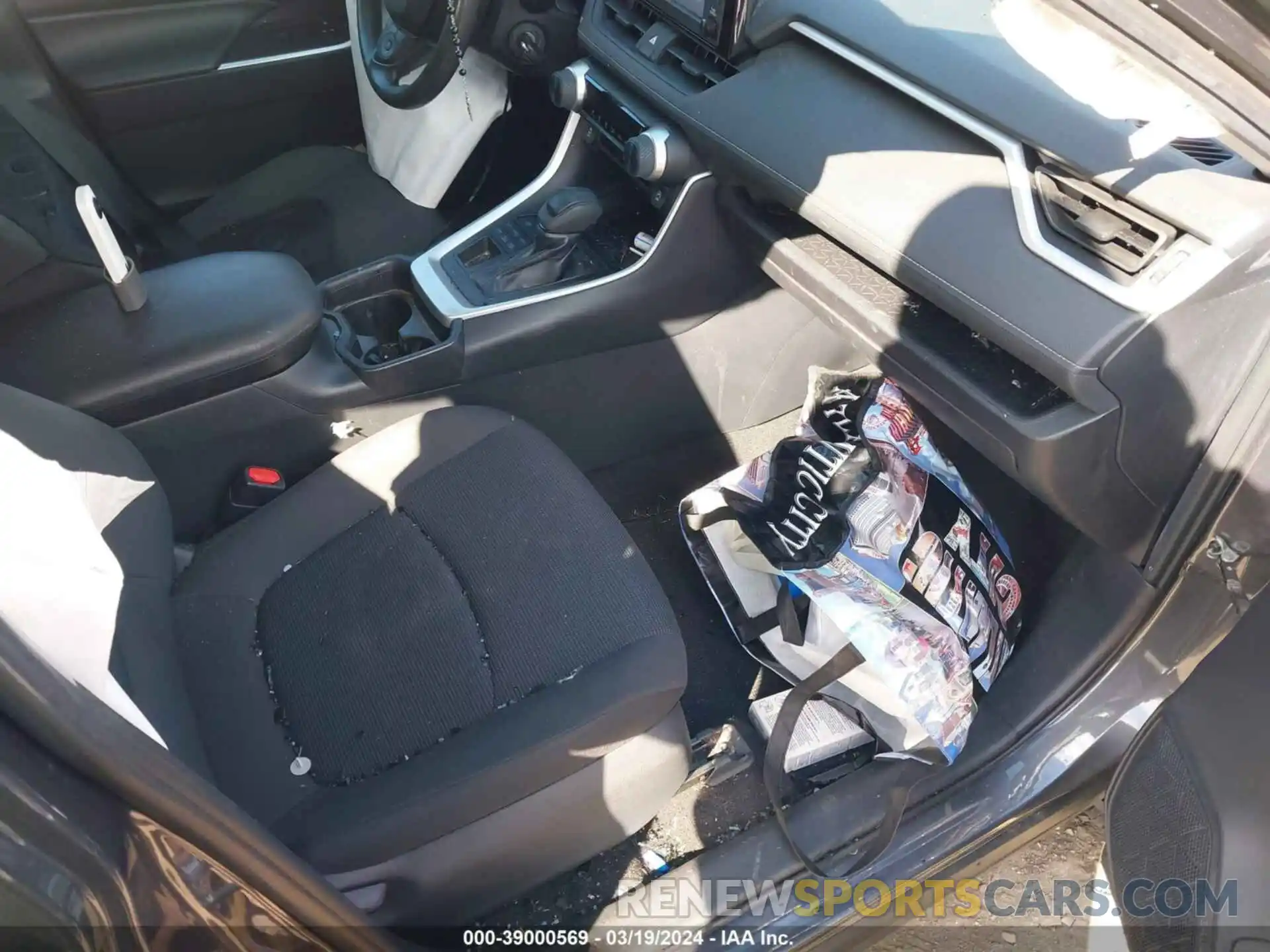 5 Photograph of a damaged car 2T3F1RFV4KW031765 TOYOTA RAV4 2019