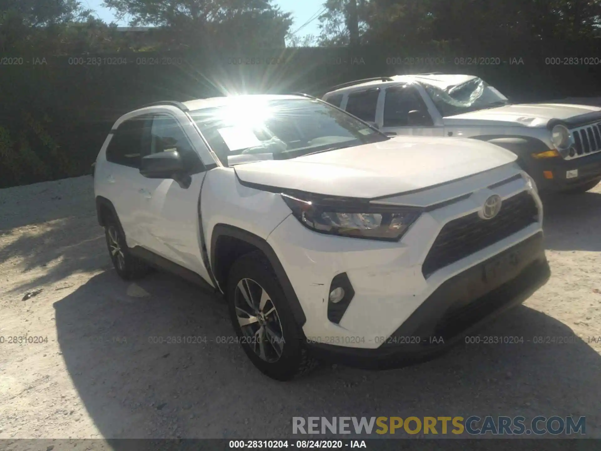 1 Photograph of a damaged car 2T3F1RFV4KW053040 TOYOTA RAV4 2019