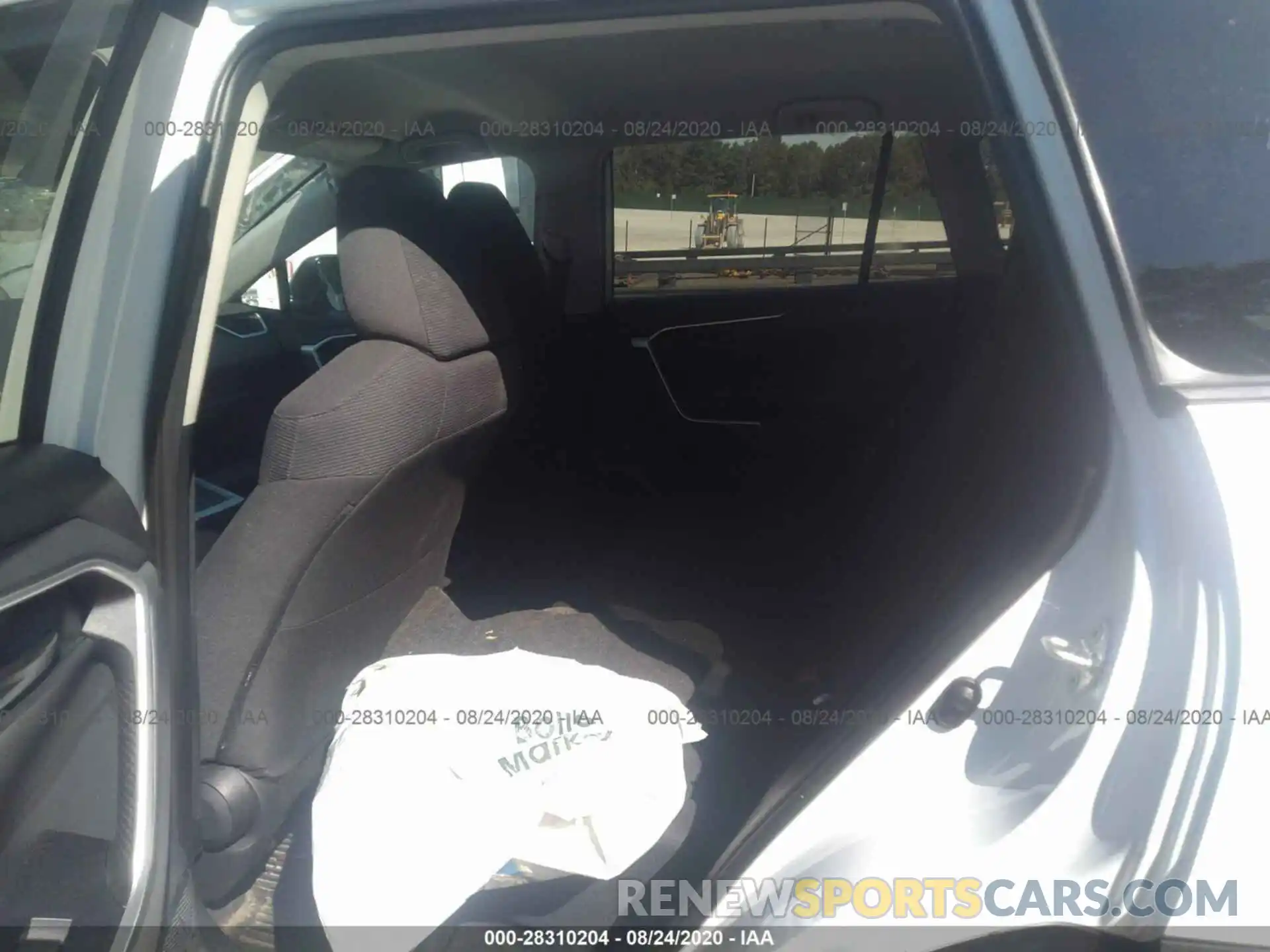 8 Photograph of a damaged car 2T3F1RFV4KW053040 TOYOTA RAV4 2019