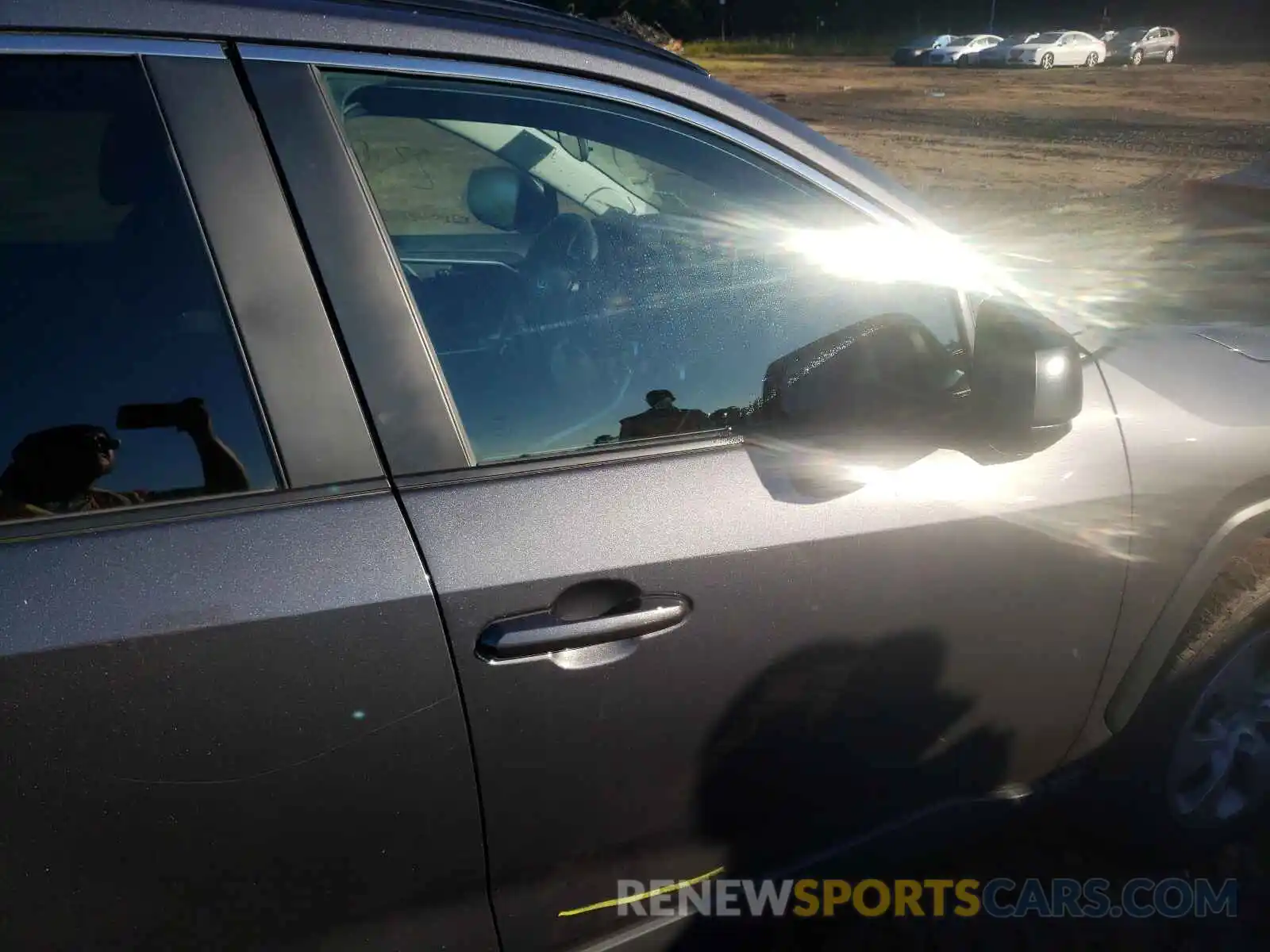 9 Photograph of a damaged car 2T3F1RFV4KW060702 TOYOTA RAV4 2019