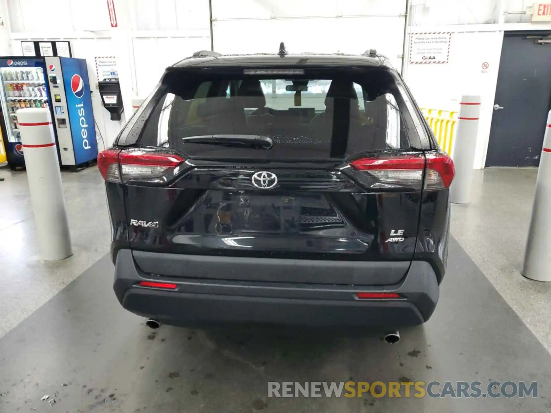 11 Photograph of a damaged car 2T3F1RFV4KW066533 TOYOTA RAV4 2019